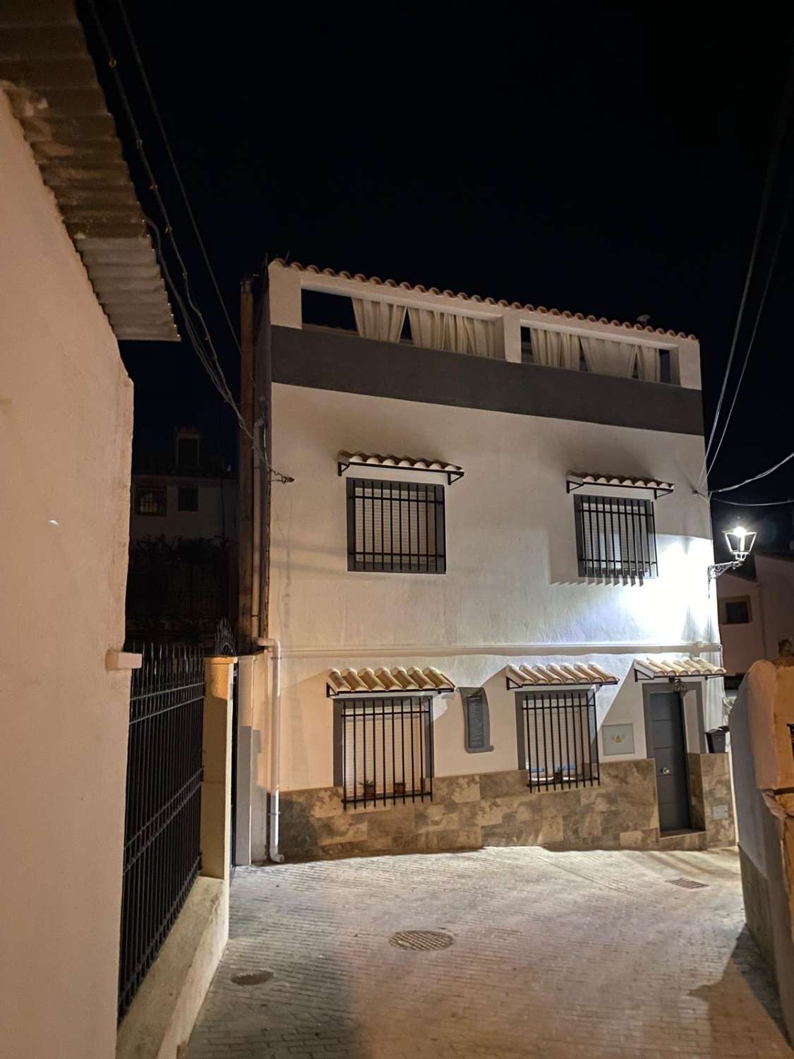 House with land in Hinojares